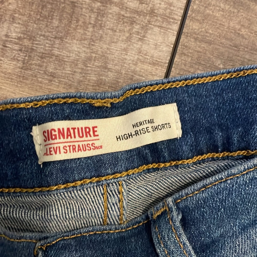LEVIS SIGNATURE HERITAGE HIGH RISE SHORTS - Picture 2 of 4
